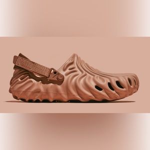 SALEHE BEMBURY X CROCS POLLEX CLOG KUWATA